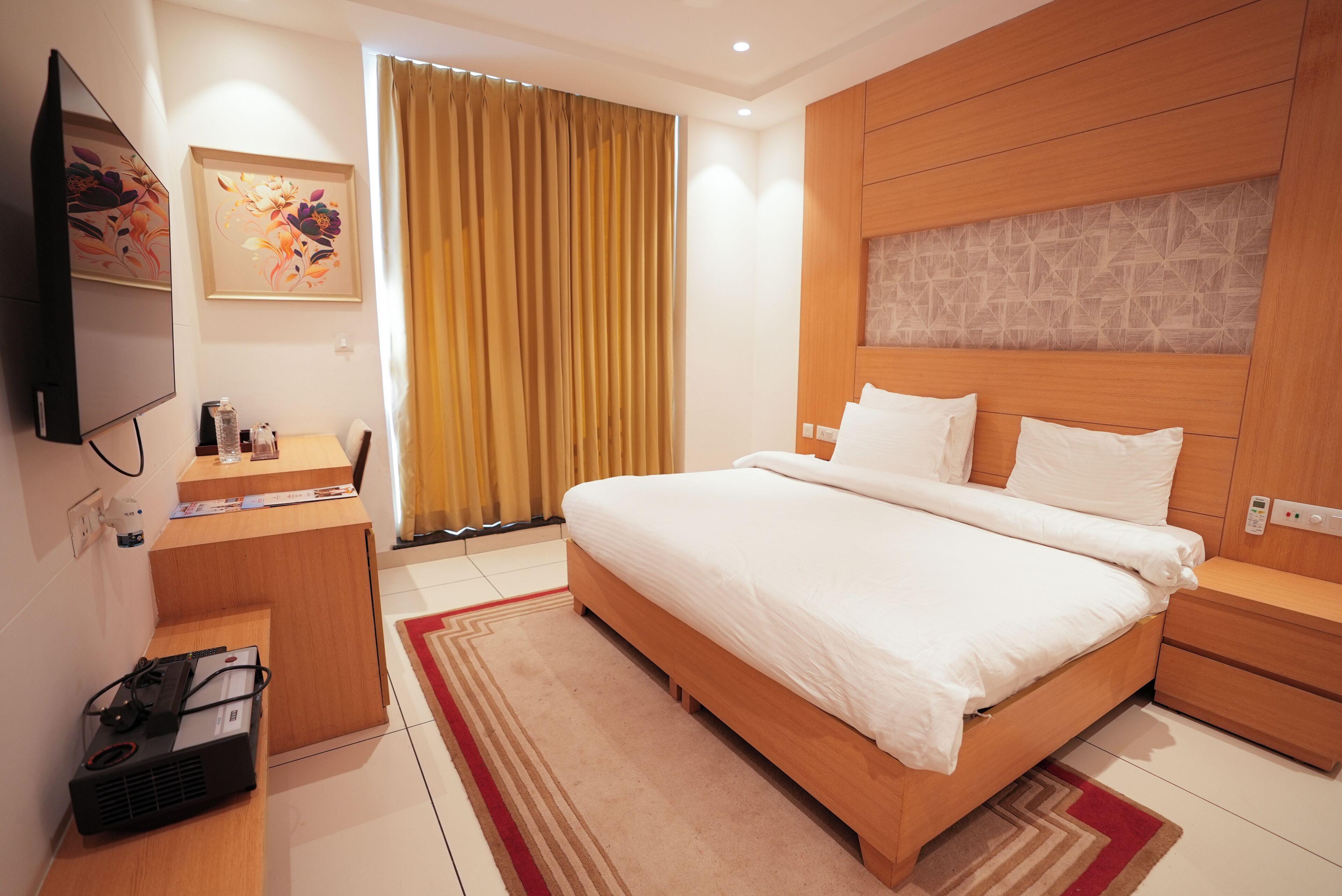 In-room safe, desk, laptop workspace, free WiFi