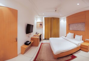 Deluxe Double Room | In-room safe, desk, laptop workspace, free WiFi - Annekaa Heights (Vrindavan)