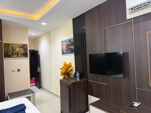 Room, Balcony, Park View | Laptop workspace, free WiFi - EMIRATES STAR HOTEL (Asaba)