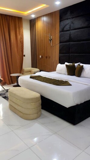 Room, Balcony, Park View | Laptop workspace, free WiFi - EMIRATES STAR HOTEL (Asaba)