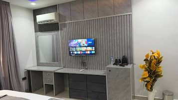 Kamar Single Premium, balkon, pemandangan taman | Ruang kerja ramah laptop dan Wi-Fi gratis