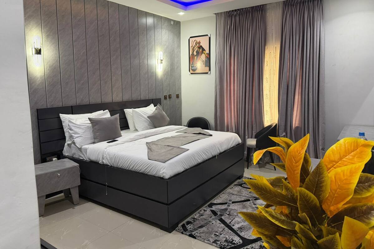 Premium Single Room, Balcony, Park View | Laptop workspace, free WiFi