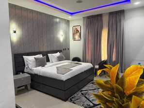 Premium Single Room, Balcony, Park View | Laptop workspace, free WiFi - EMIRATES STAR HOTEL (Asaba)