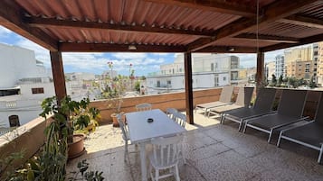 Villa, 5 Schlafzimmer, Stadtblick | Speisen im Freien