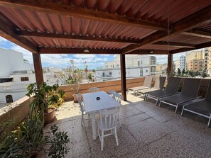 Villa, 5 Schlafzimmer, Stadtblick | Speisen im Freien