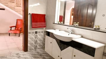 Villa, 5 Schlafzimmer, Stadtblick | Badezimmer | Kostenlose Toilettenartikel, Haartrockner, Handtücher, Seife
