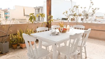 Villa, 5 Schlafzimmer, Stadtblick | Speisen im Freien