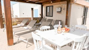 Villa, 5 Bedrooms, City View | Outdoor dining