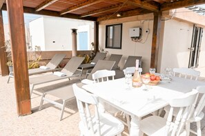 Villa, 5 habitaciones, vistas a la ciudad | Restaurante al aire libre
