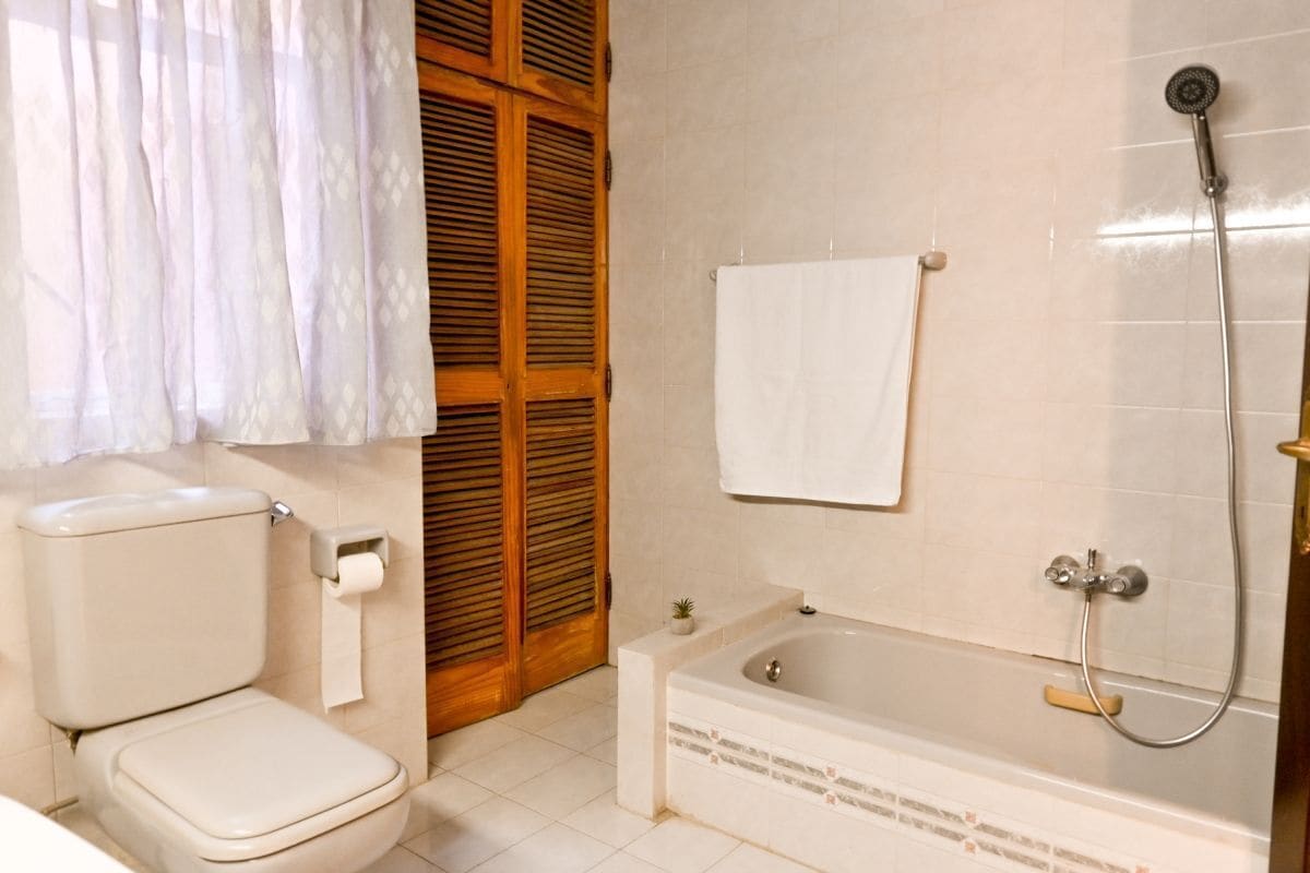 Vila, 5 kamar tidur, pemandangan kota | Kamar mandi | Bathtub dan shower terpisah dan perlengkapan mandi gratis