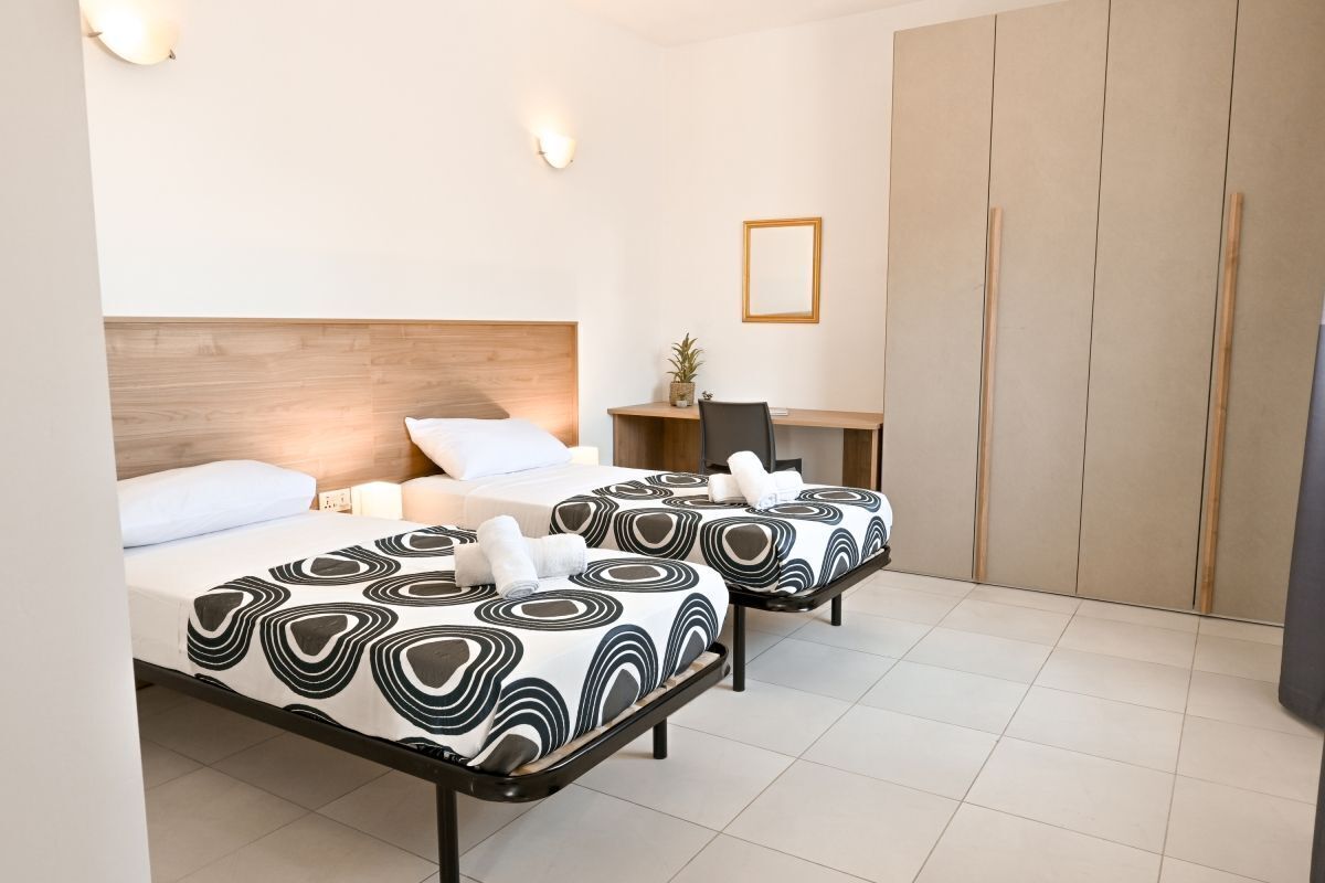 Villa, 5 Bedrooms, City View | Free minibar items, in-room safe, desk, blackout drapes