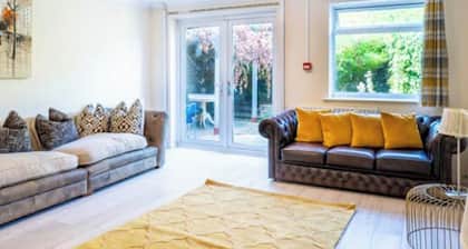 House Sleeps 5 - Wifi & Tv