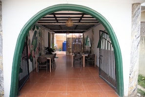 Khu ẩm thực ngoài trời
