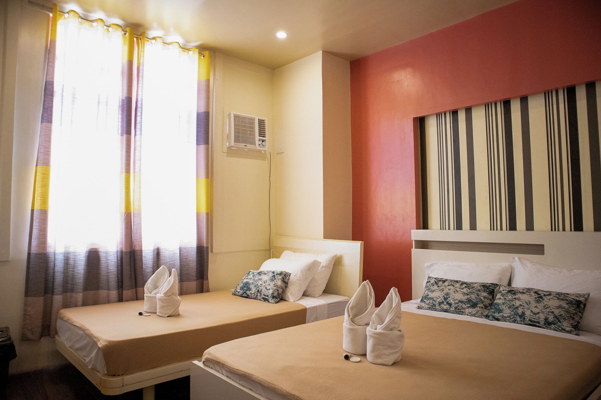Deluxe Family Room | Desk, WiFi (free), bed sheets