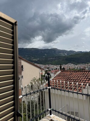 Property grounds - Cozy 1-bedroom apartment in fantastic Budva with AC (Budva)