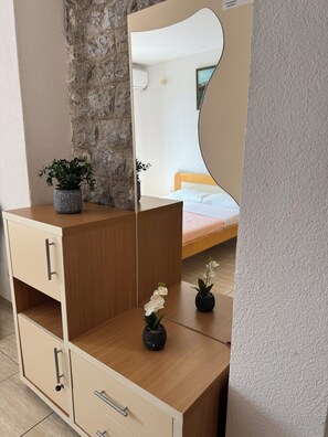 1 bedroom, WiFi, bed sheets - Cozy 1-bedroom apartment in fantastic Budva with AC (Budva)