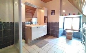 Bathroom - Cottage (4/7 people) with Valley View in the Volcanoes Regional Park (Jou-sous-Monjou)