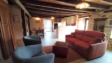 TV, fireplace, DVD player