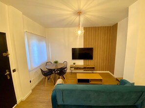 TV - Amazon Málaga Apartments: Comfort and Tranquility Near the Beach and City Center (Málaga)