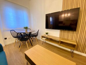 Dining - Amazon Málaga Apartments: Comfort and Tranquility Near the Beach and City Center (Málaga)