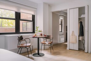 Standaard studio, 1 queensize bed | Dineren