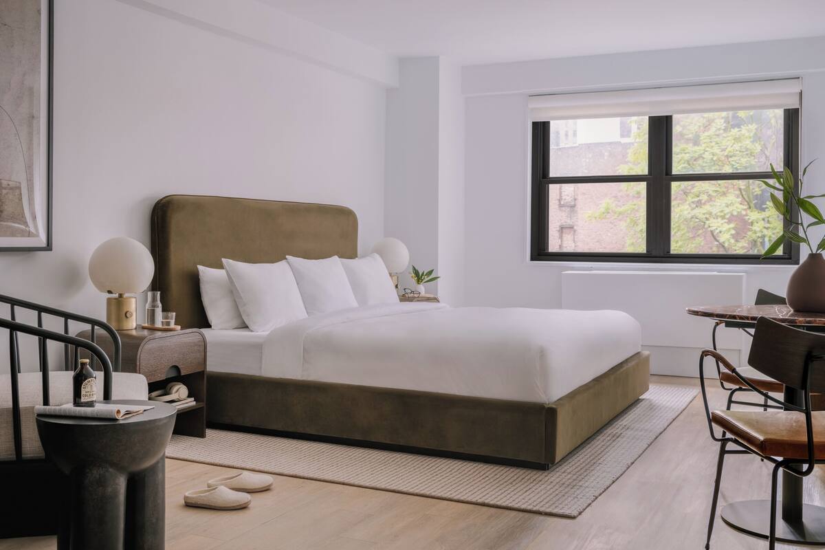 Superior Studio, 1 King Bed | Laptop workspace, iron/ironing board, free WiFi