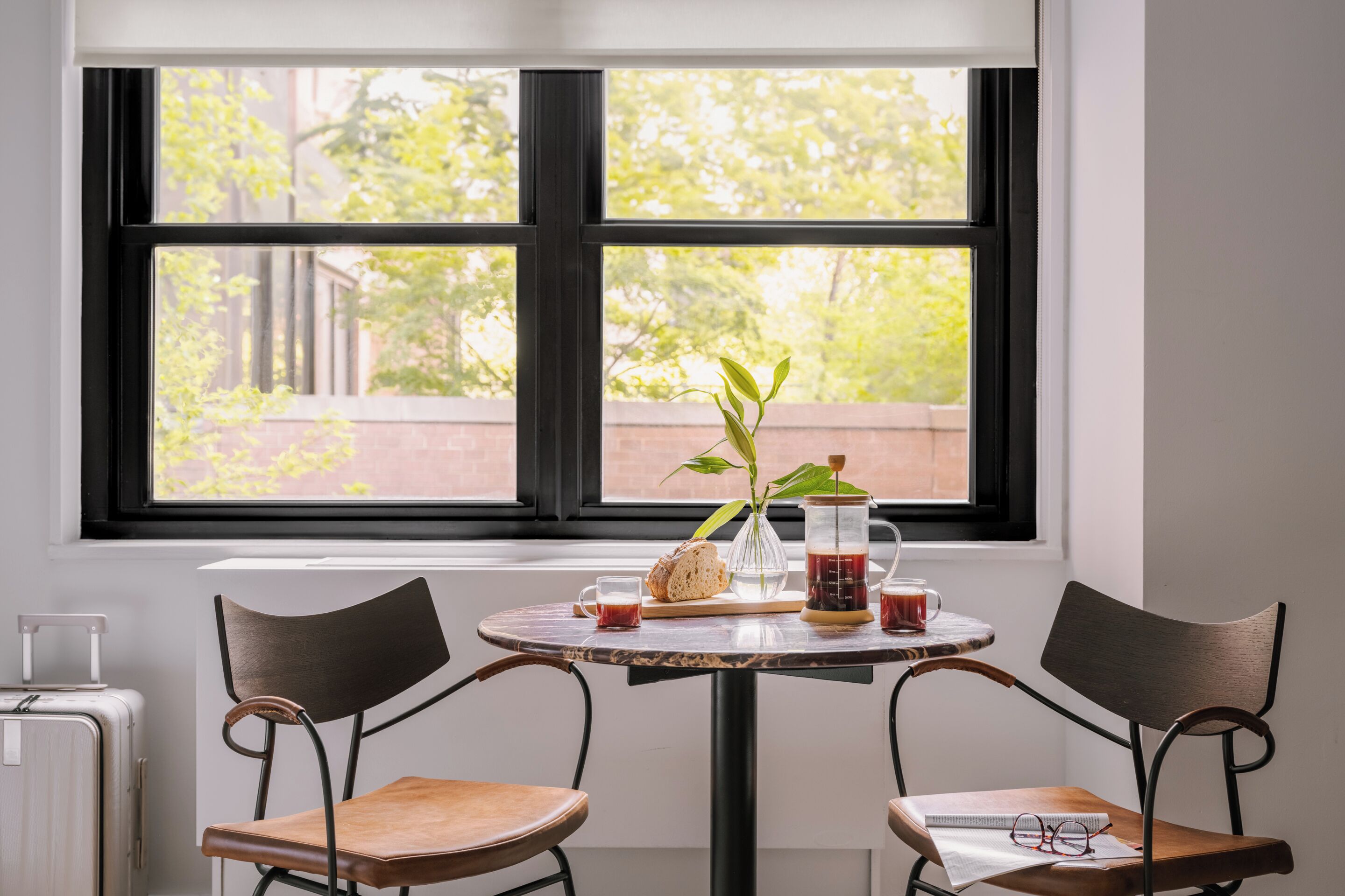 Standard Studio, 1 Queen Bed | Dining