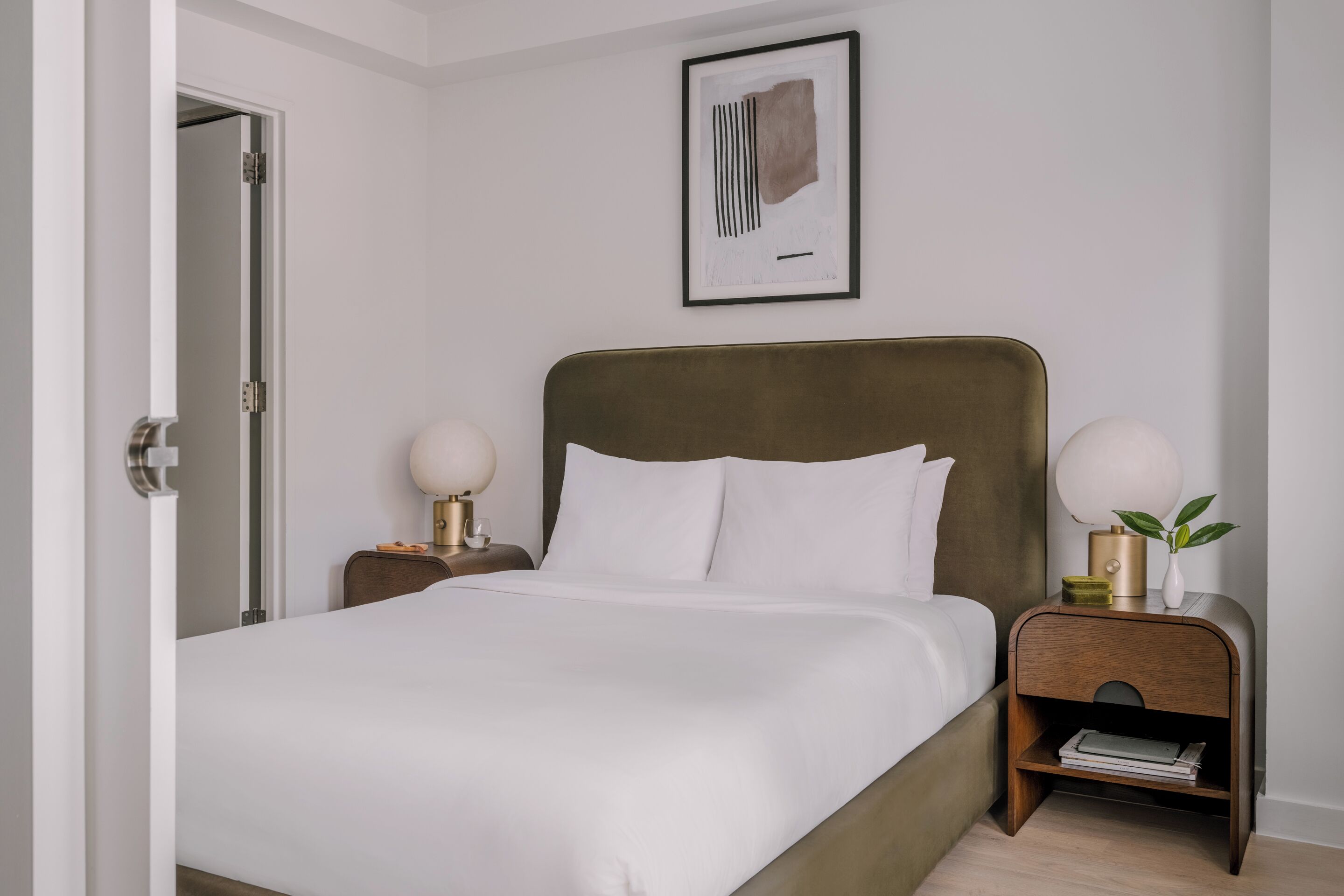 Standaard appartement, 1 queensize bed met slaapbank | Een laptopwerkplek, een strijkplank/strijkijzer, gratis wifi