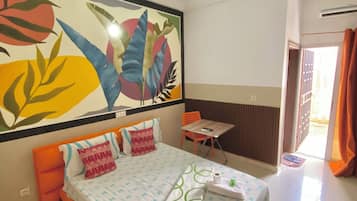 Iron/ironing board, WiFi, bed sheets