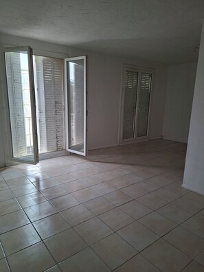 Interior - Vrbo Property (Molières-sur-Cèze)