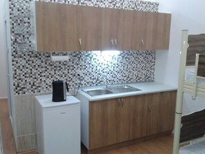 Full-size fridge, cookware/dishes/utensils - mai AK pansiyon (Cinarcik)