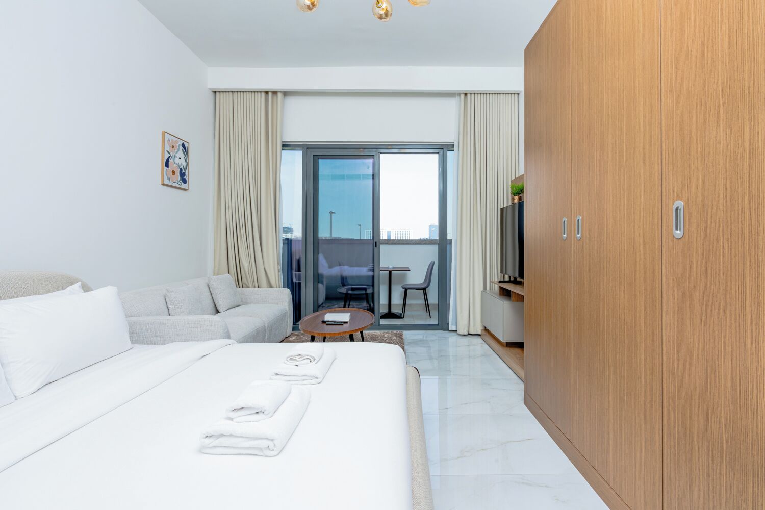 Comfort-studio, parveke | Tallelokero huoneessa, äänieristys, silitysrauta/-lauta, ilmainen Wi-Fi