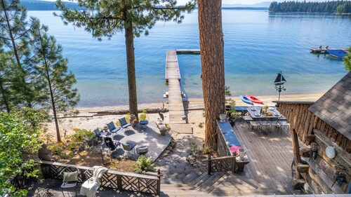 Historic lakefront home + cabin, hot tub,