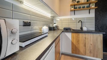 Chalet, Mountain View | Private kitchenette
