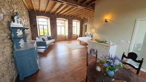 Interior - Gorgeous extra large 1-bedroom country house in charming Figueiró Dos Vinhos (Figueiró Dos Vinhos)