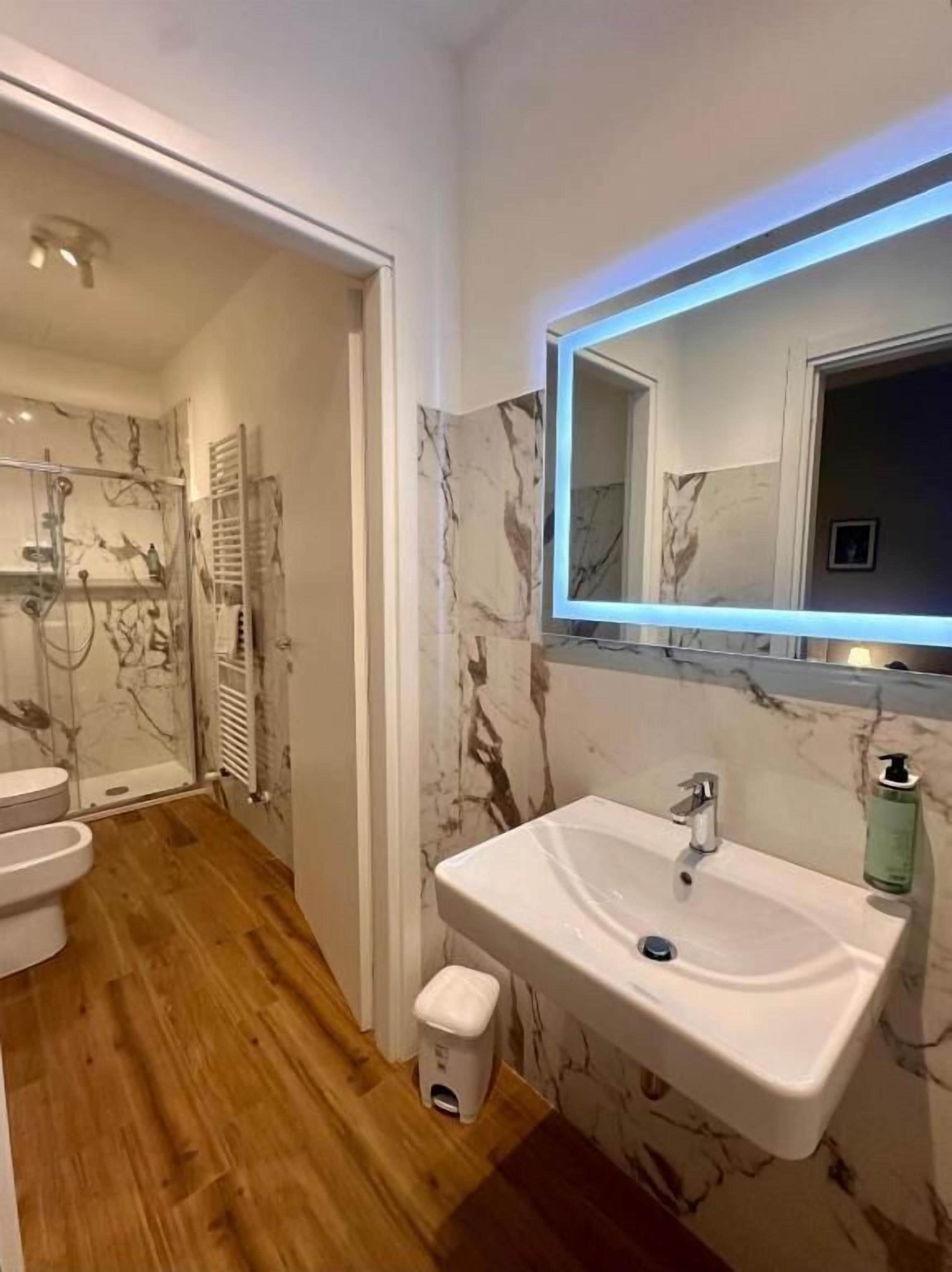 Studio Confort, balcon | Salle de bain