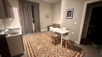 Deluxe Apartment | Dining