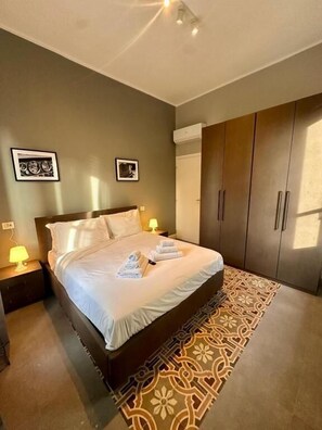 Blackout drapes, iron/ironing board, free WiFi