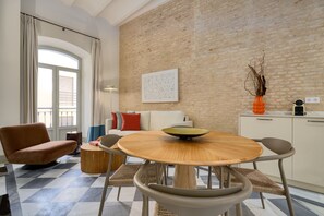 Smart TV - Elegant apartment in the very heart of Seville’s historic center, perfect for exploring the city on foot (Seville)