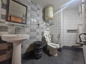 Comfort Room | Bathroom | Towels - Hospitality Home  (Srinagar)