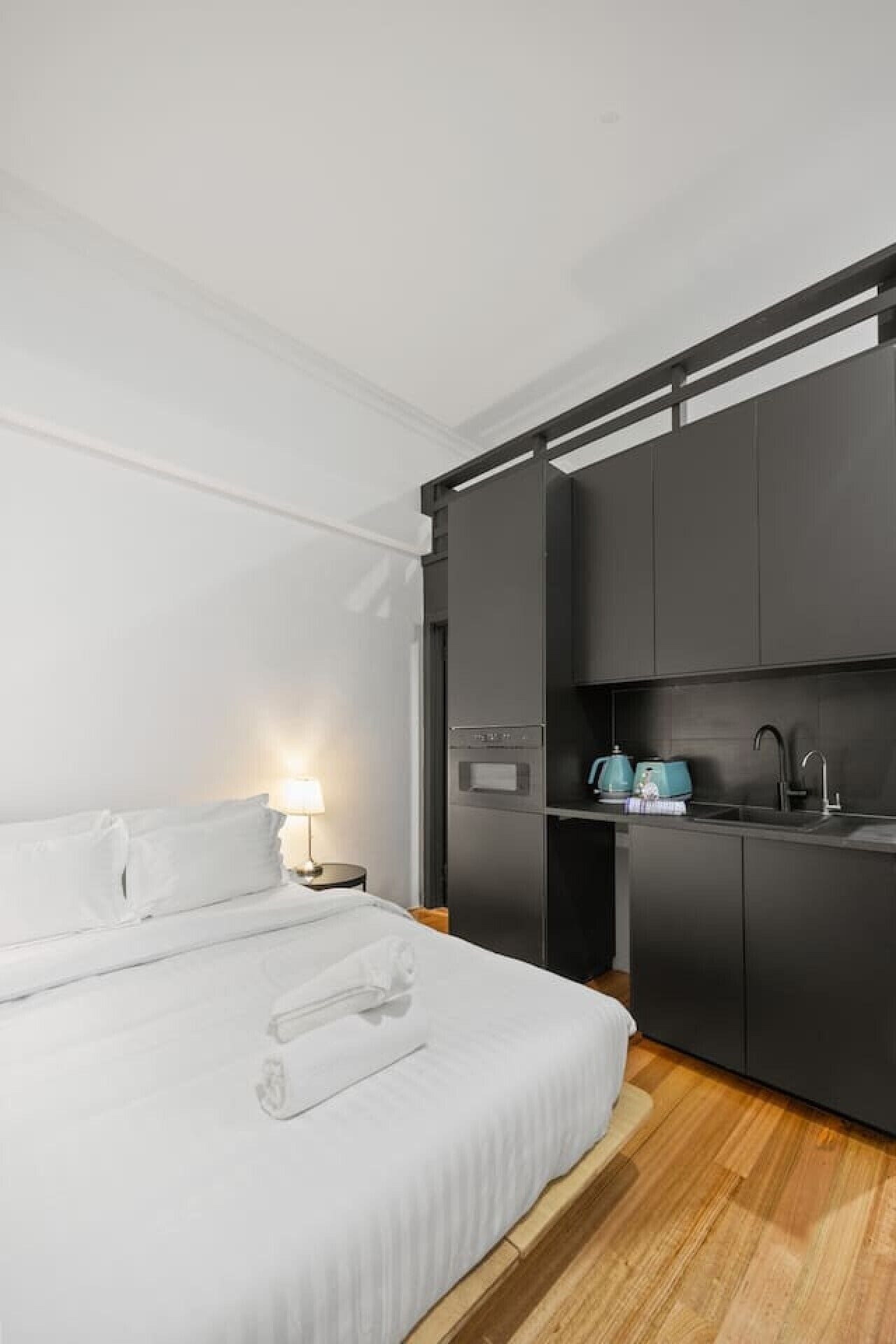 WiFi, bed sheets