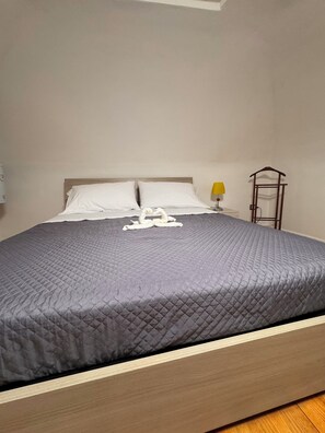 1 bedroom, iron/ironing board, WiFi, bed sheets - Universal house cozy studio apartment, near Pompeii Naples Sorrenti Amalfi (Scafati)