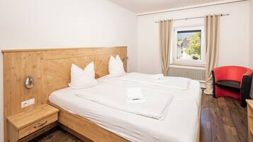 Hypo-allergenic bedding, WiFi, bed sheets