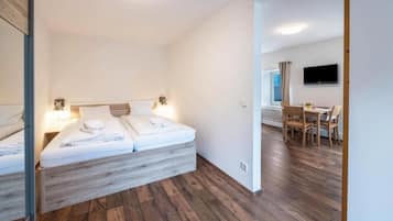 Classic Apartment, 1 King Bed with Sofa bed, Kitchen, City View | Hypo-allergenic bedding, WiFi, bed sheets