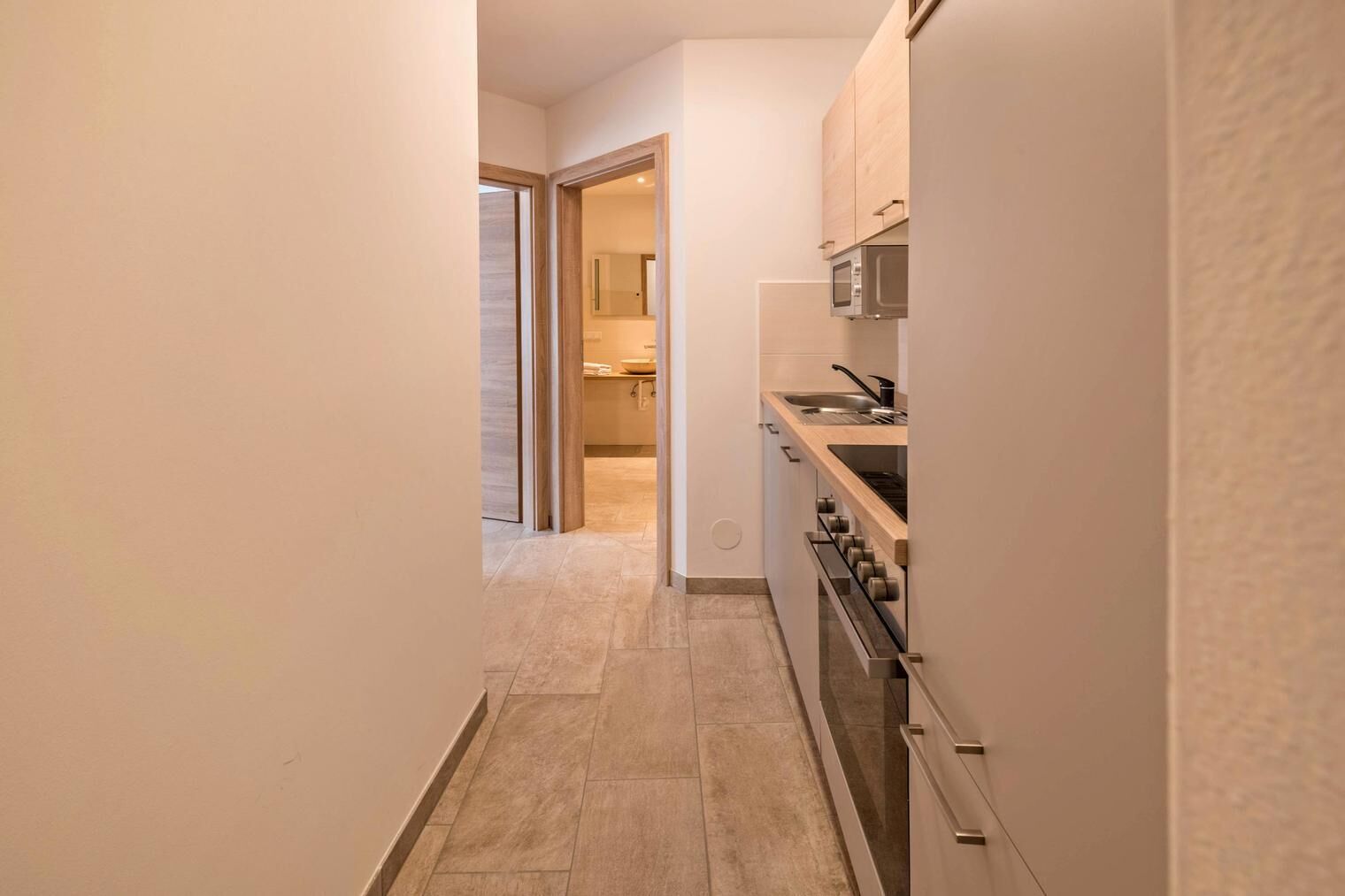 Comfort Apartment, Kitchen, Courtyard View | Private kitchen