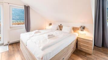 Deluxe-Studiosuite, Balkon, Bergblick | Allergikerbettwaren, kostenloses WLAN, Bettwäsche