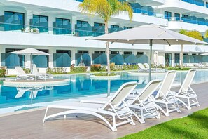 Pool - Spectacular Cana Rock Star Apartment, BBQ Balcony, Steps to Infinity Pool. (Punta Cana)
