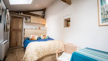 WiFi, bed sheets