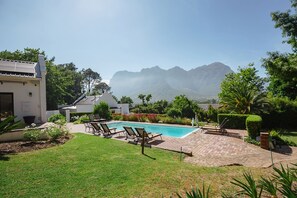 Outdoor pool - Hemelberg Guesthouse (Stellenbosch)
