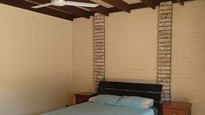 1 bedroom, Internet, bed sheets - La Maison Gloucester Chalet (Bakers creek)